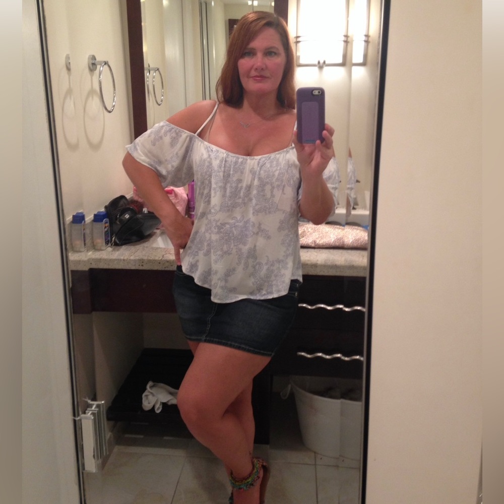 ISO Charlotte Russe Strappy Back Cold Shoulder Flutter Top Blue & White Paisley